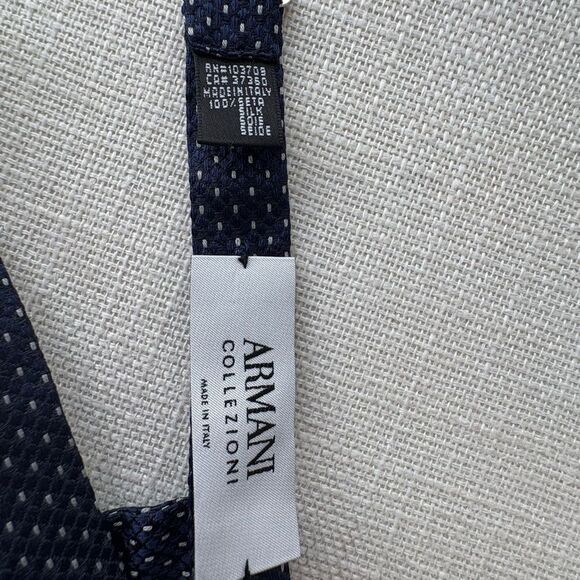 Armani Collezioni Men’s Silk Bow Tie Navy Micro Dot Made in Italy - Picture 3 of 3